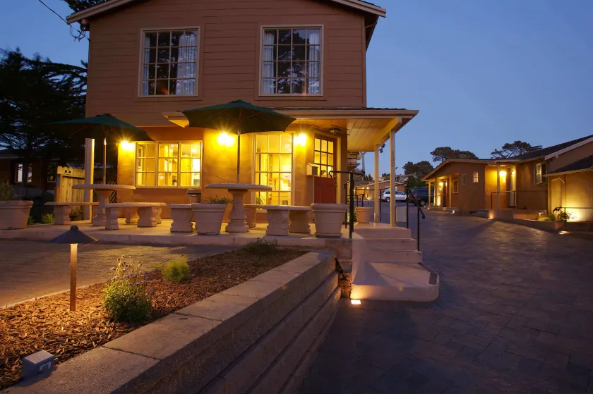 Sunset Inn Pacific Grove - Image 1