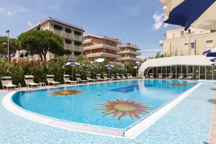 Universal Hotel - Image 1