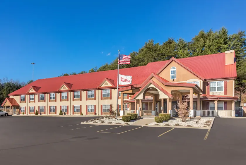 Red Roof Inn & Suites Corbin - Image 1