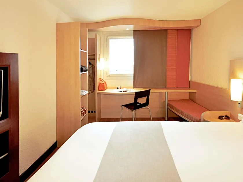 Ibis Oviedo - Image 1