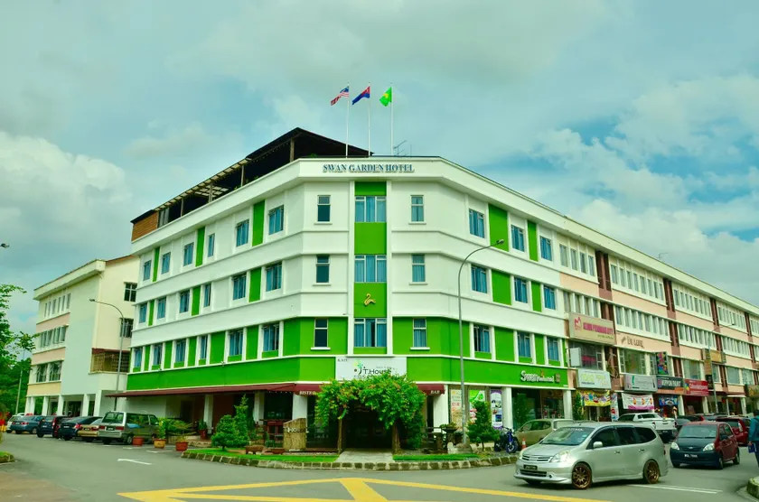 Swan Garden Hotel - Image 1