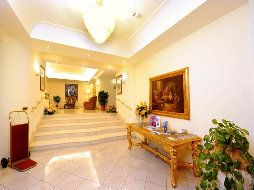 Buono Hotel - Image 1