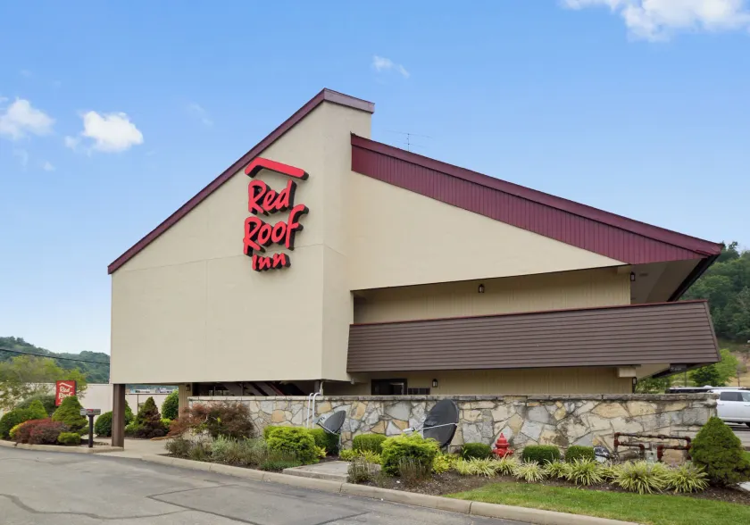 Red Roof Inn Charleston West - Hurricane, WV - Image 1