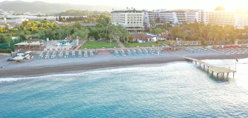 Perre Delta Hotel - Image 1