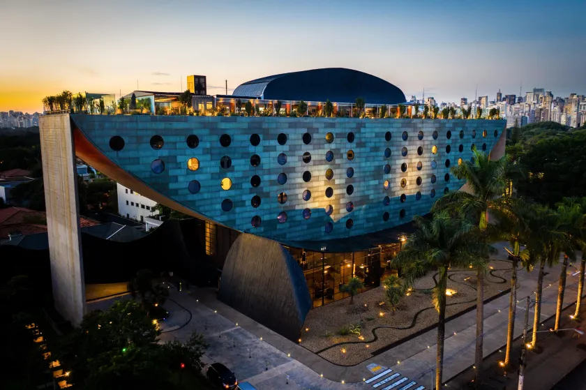 Hotel Unique - Image 1