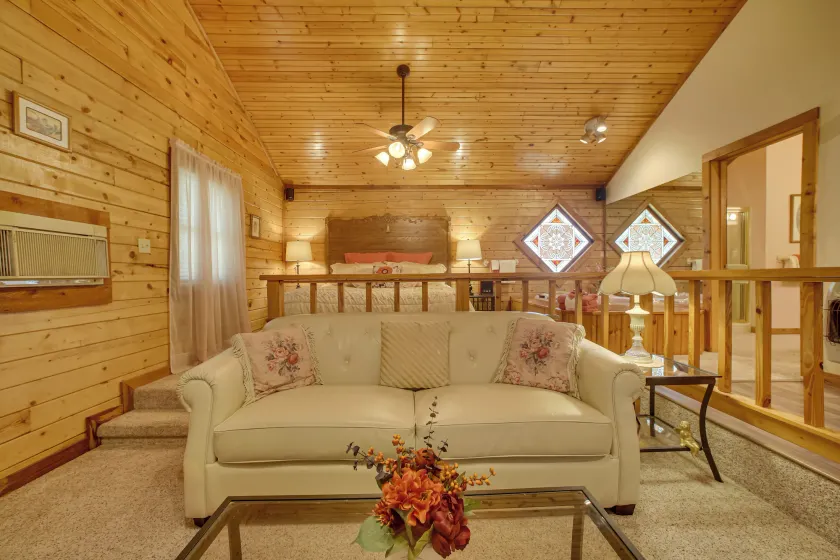 Studio w/ Deck: Near Thorncrown Chapel & Lakes - Image 1