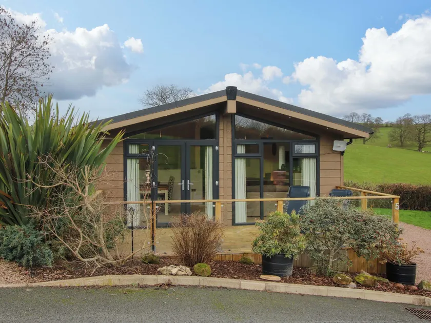 The Hedgerows - Hillview Lodges - Image 1
