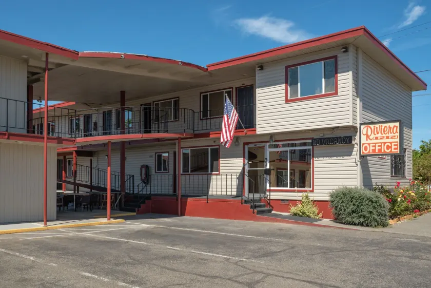 Riviera Inn - Image 1
