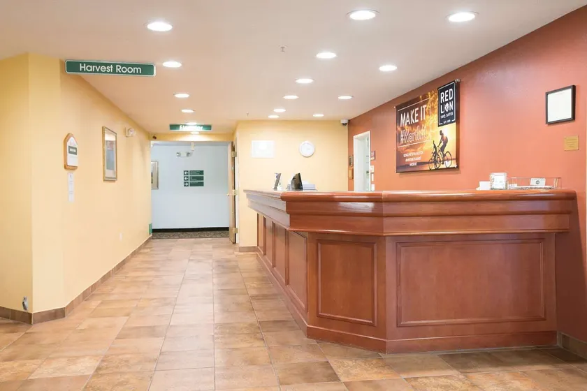 Red Lion Inn & Suites McMinnville - Hall
