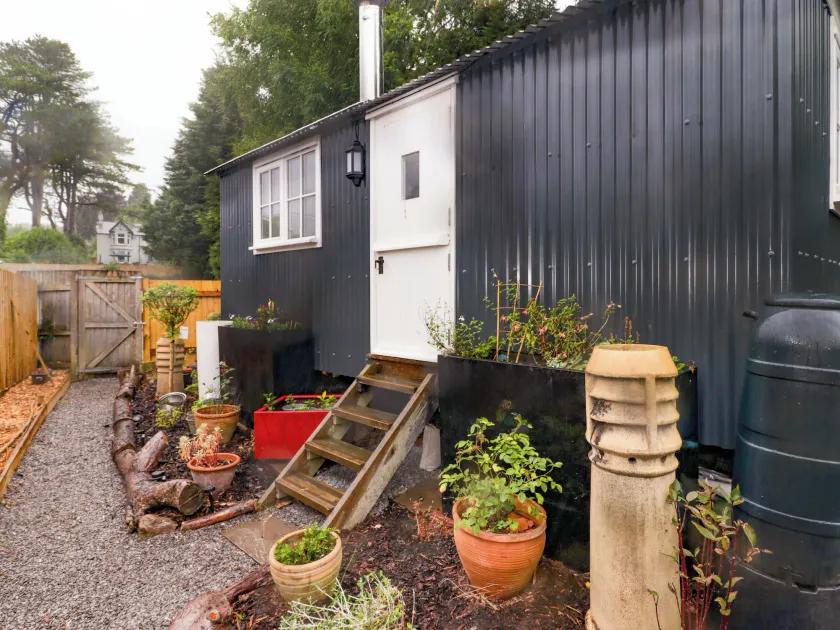 Kings Cwtch Shepherd's Hut - Image 1
