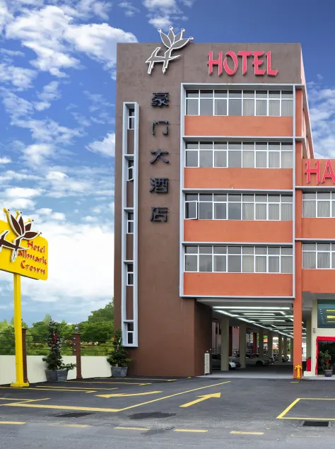 Hallmark Crown Hotel - Image 1