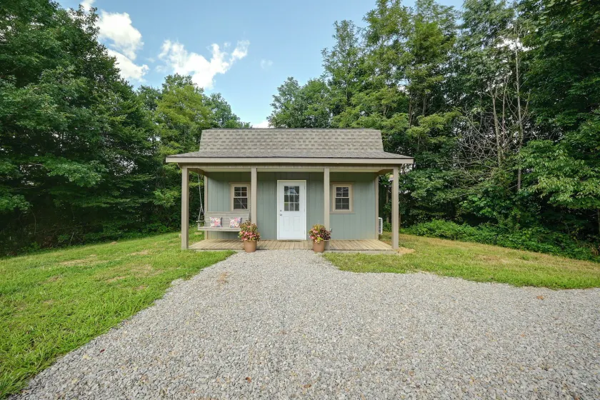 Pond & Overlook! Cabin Near Blue Rock State Park - Image 1