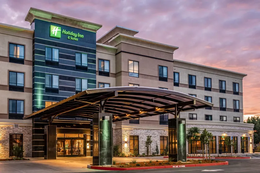 Holiday Inn & Suites Silicon Valley - Milpitas by IHG - Image 1