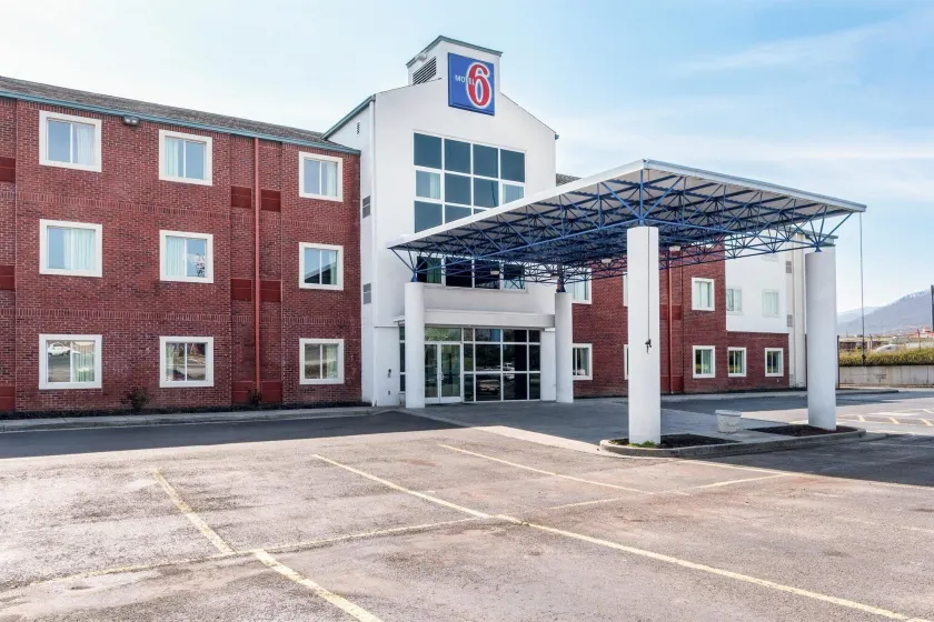 Motel 6-Newport, TN - Image 1