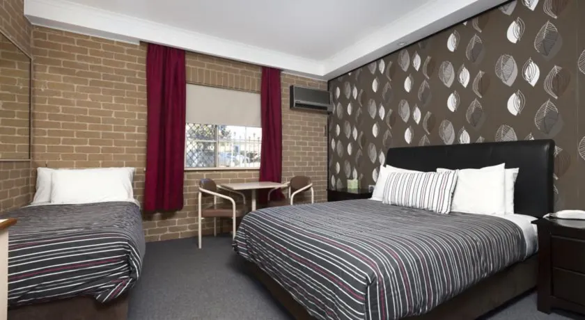 Grand Manor Motor Inn - Image 1
