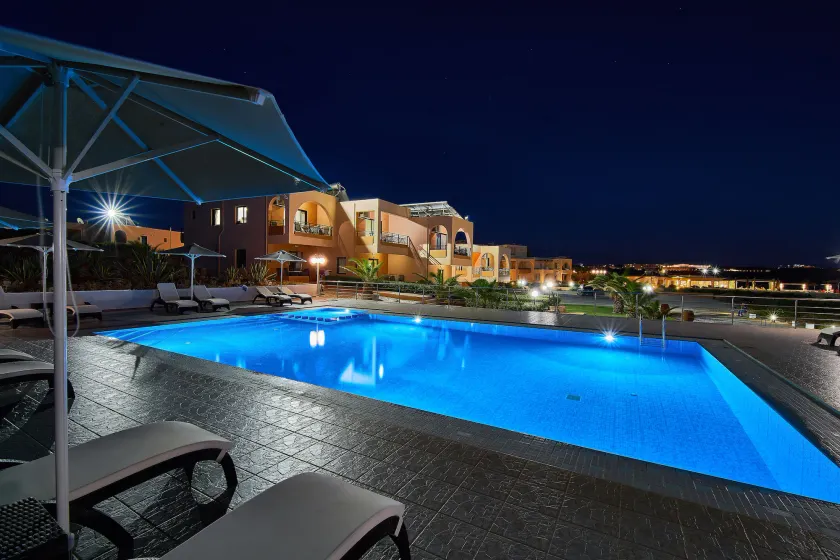 Nanakis Beach Apartments - Image 1
