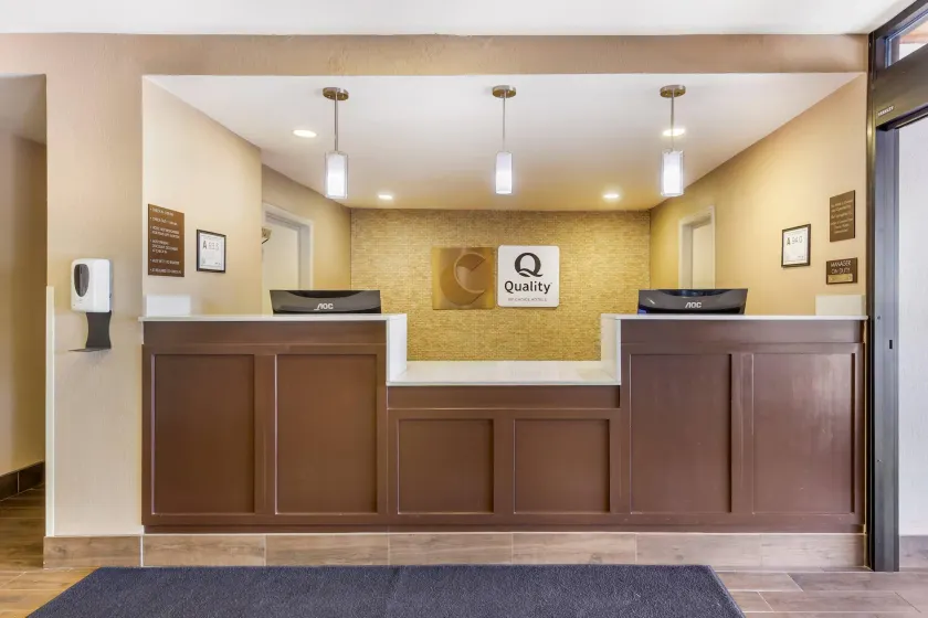 Quality Inn & Suites Spring Lake - Fayetteville near Fort Bragg - Lobby