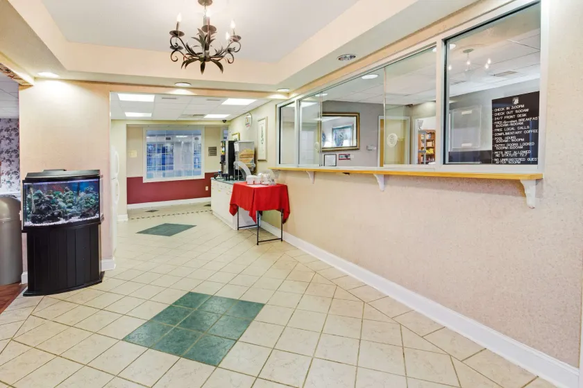 Super 8 by Wyndham Salisbury - Image 1