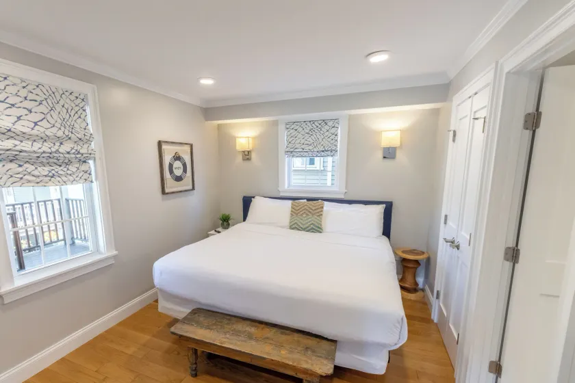 The Newport Lofts - 617 Thames Street - Room