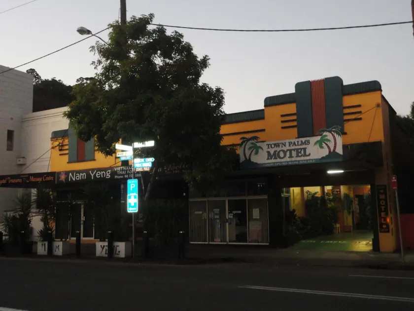 Murwillumbah Hotel and Apartments - Image 1