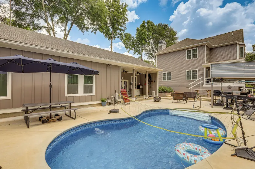 Poolside Bliss! Family Home 1 Mi to Dtwn Jefferson - Image 1