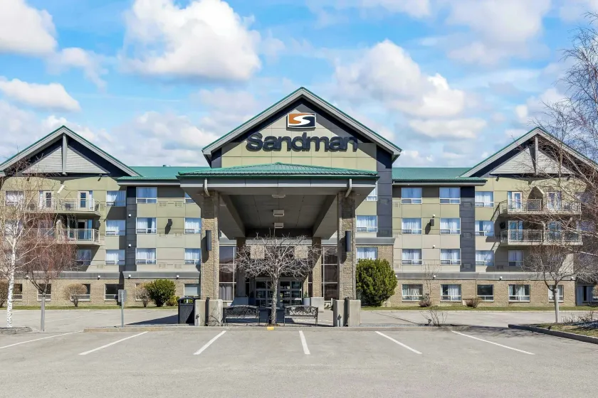 Sandman Hotel & Suites Calgary West - Image 1