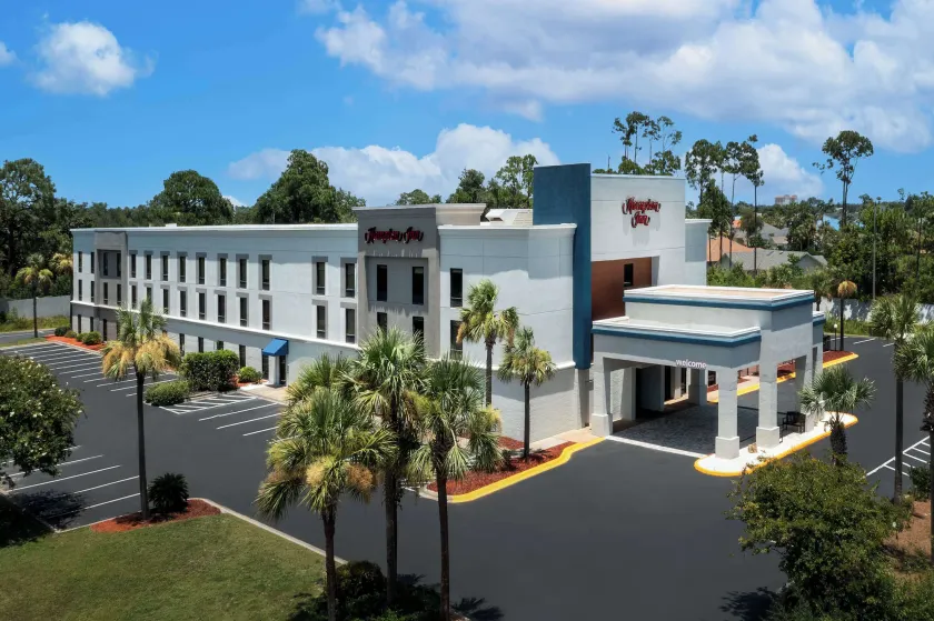 Hampton Inn Panama City Beach - Image 1