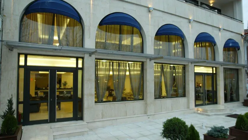 Saint George Hotel - Image 1