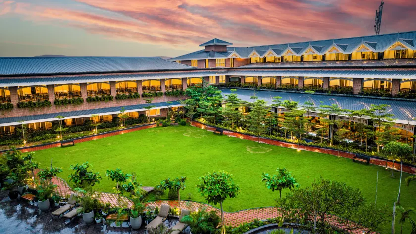 Mayfair Oasis Resort & Convention - Image 1