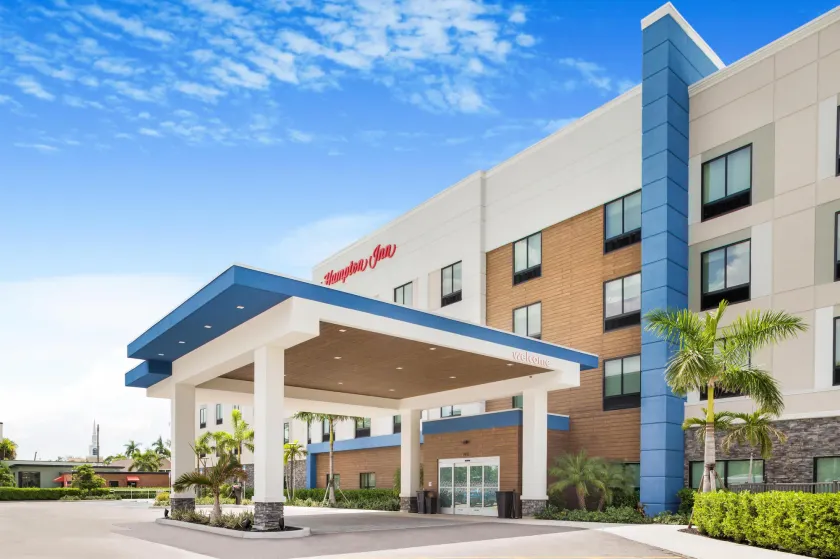 Hampton Inn Fort Myers Downtown - Image 1