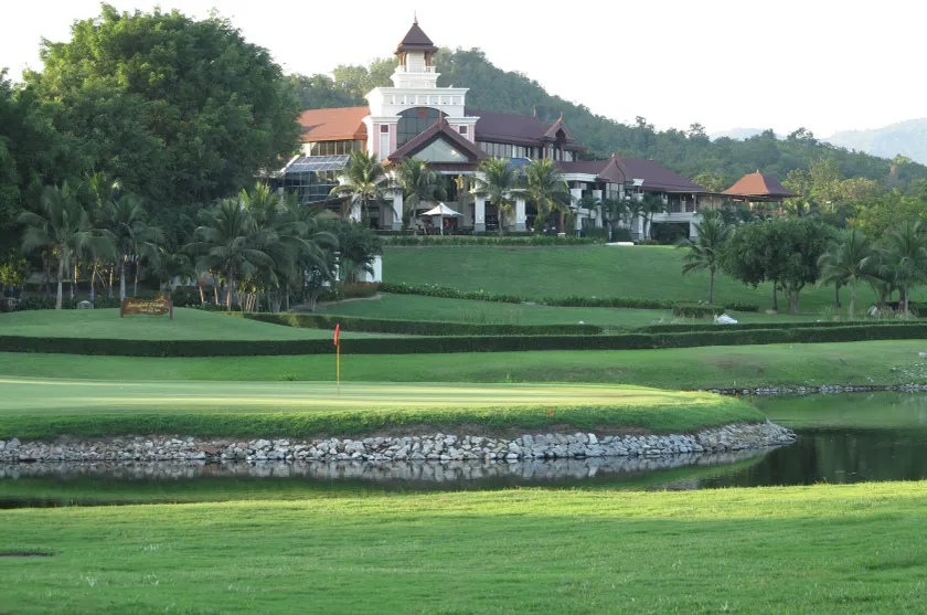 Springfield Village Golf & Spa - Image 1