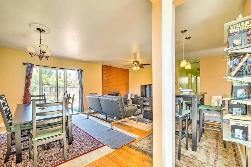 Pet-Friendly Santa Clara Home: 6 Mi to San Jose! - Interior