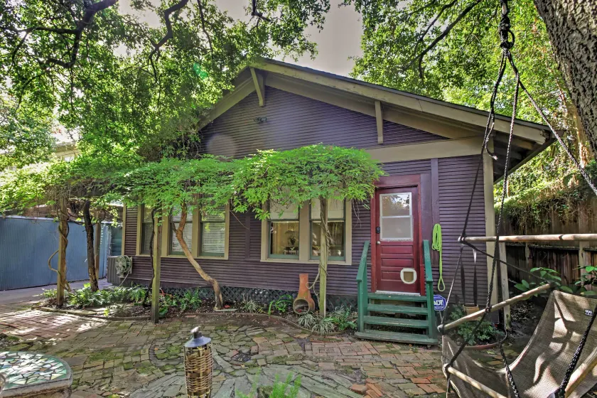Houston Montrose Home: Walk to Bars & Restaurants! - Image 1