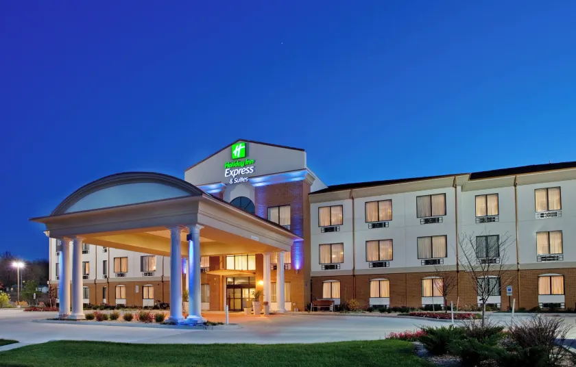 Holiday Inn Express Hotel & Suites St. Charles by IHG - Image 1