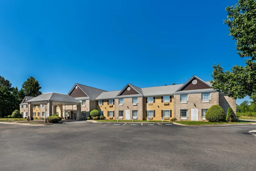 Quality Inn Kilmarnock - Image 1
