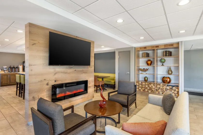 Country Inn & Suites by Radisson, Bolingbrook-Romeoville, I-55 - Image 1
