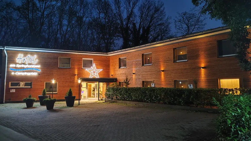 Hotel am Springhorstsee - Image 1