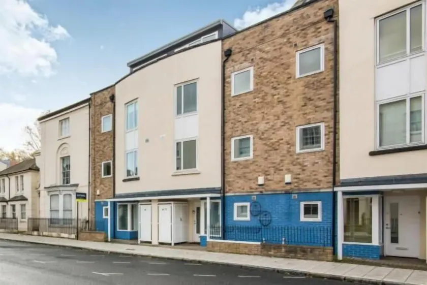 Oxford Street 5 Bedroom Townhouse - Image 1
