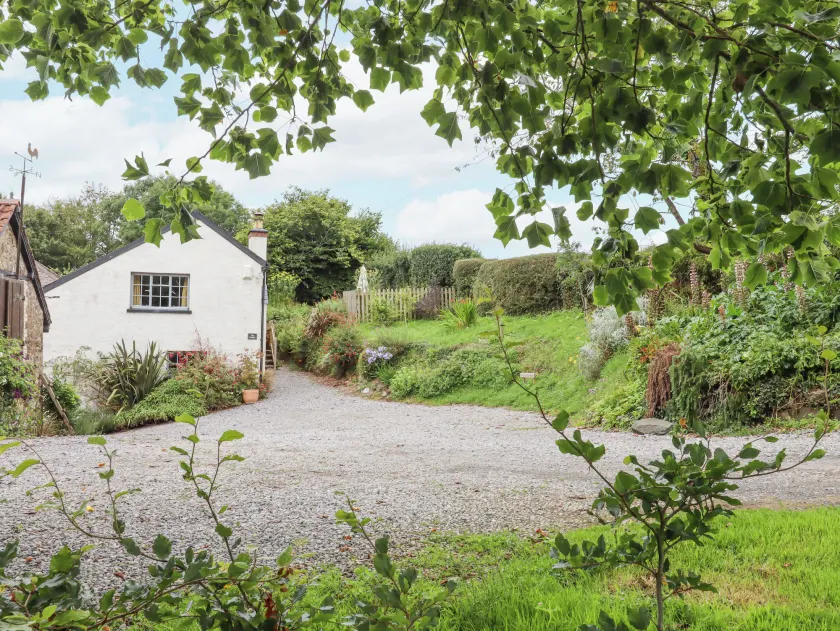 Hole Farm Stables - Image 1