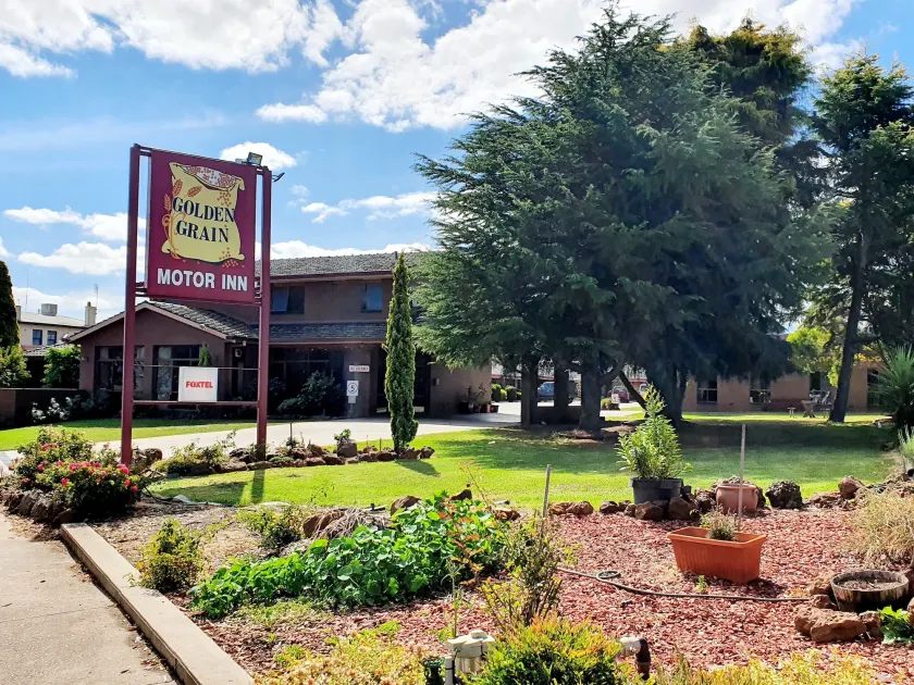 Golden Grain Motor Inn - Image 1