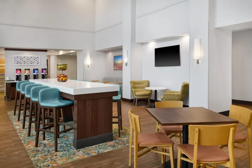 Hampton Inn & Suites Detroit/Troy - Image 1