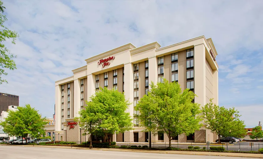 Hampton Inn Louisville Downtown - Image 1