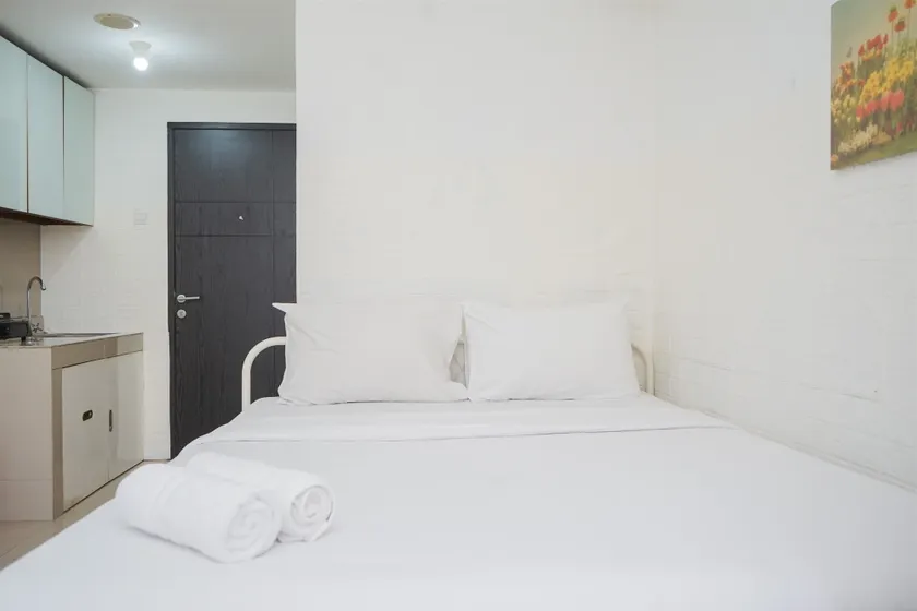Comfort and Cozy Stay Studio Room at Baileys Apartment By Travelio - Værelse