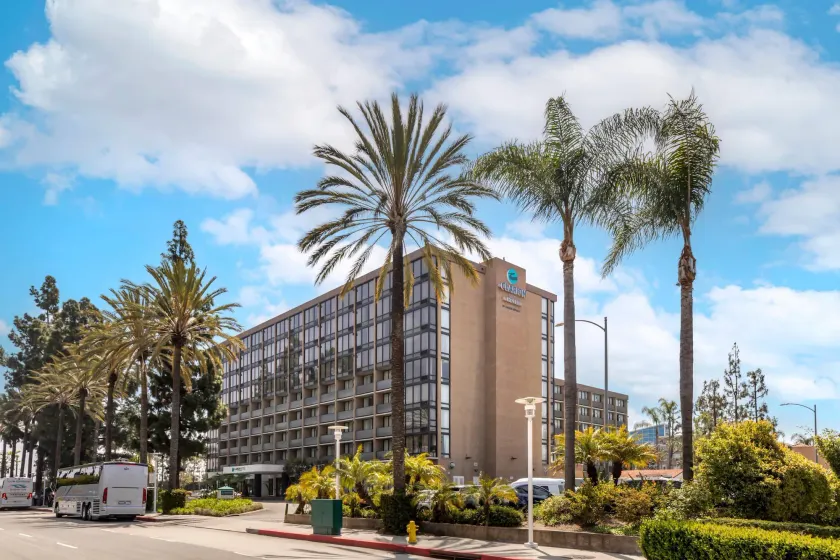 Clarion Hotel Anaheim Resort - Image 1