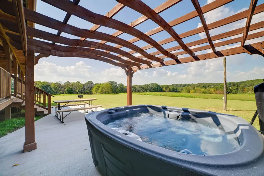 100-acre Garden of the Gods Retreat w/ Hot Tub - Image 1