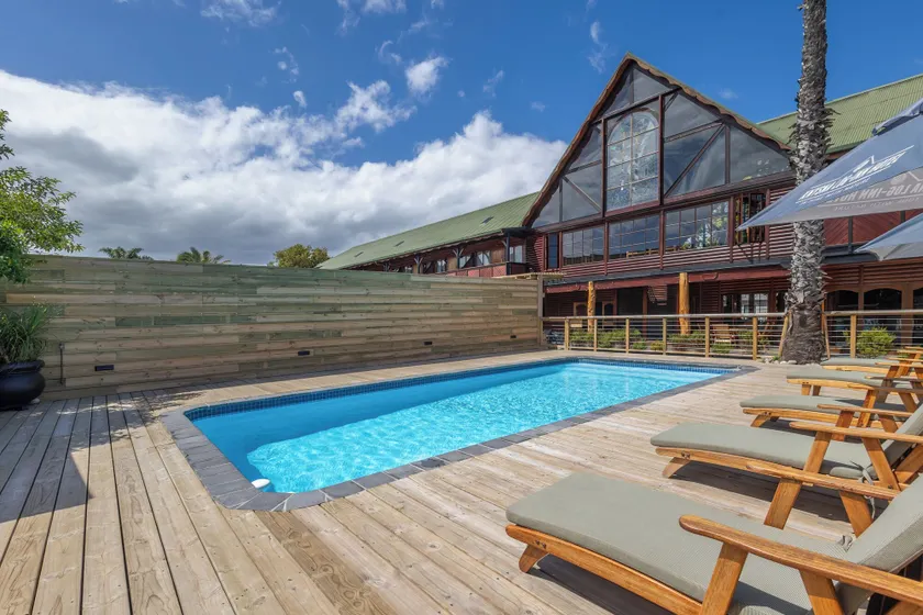 Knysna Log-Inn Hotel - Image 1