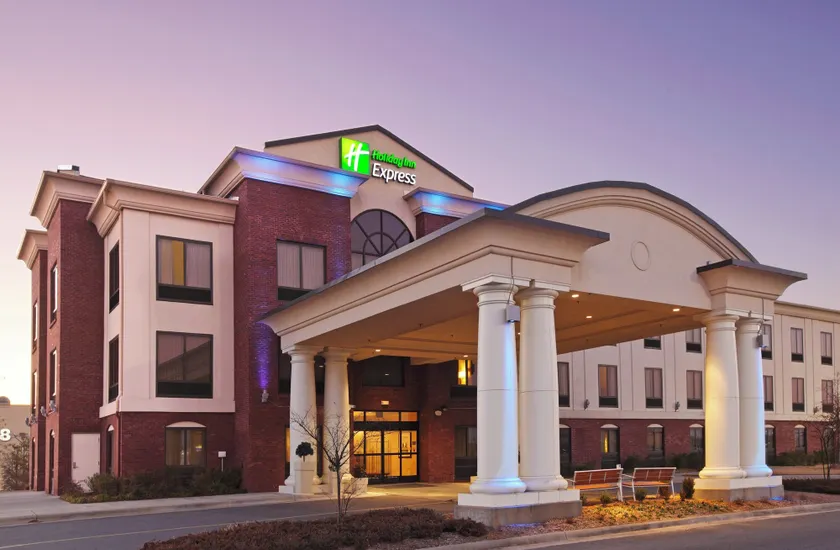 Holiday Inn Express & Suites Pine Bluff/Pines Mall by IHG - Image 1