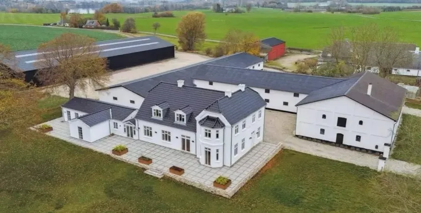 Estate in calm nature - Image 1