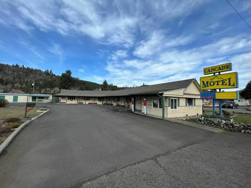 Cascade Motel - Image 1