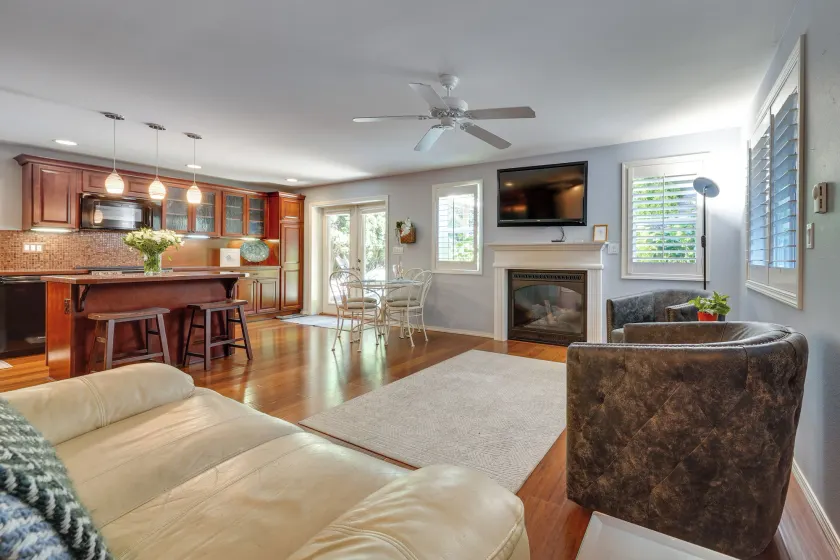4 Mi to Waterfront & Wineries! Quiet Getaway - Image 1